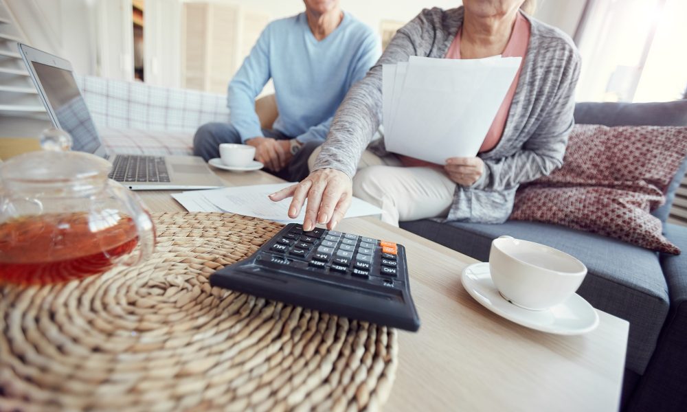 Planning family budget together